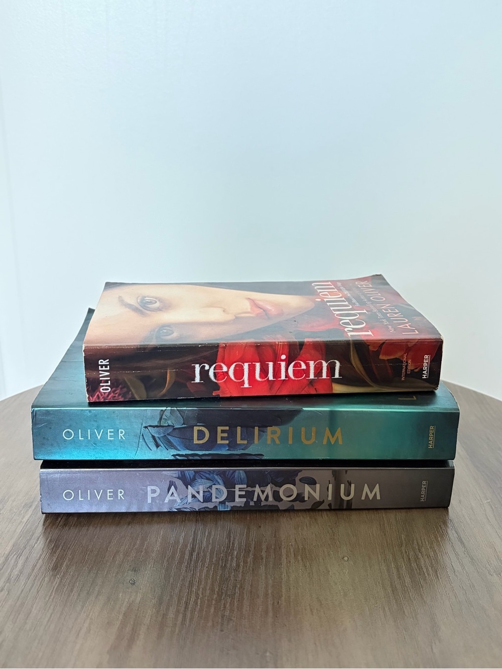 Delirium trilogy by Lauren Oliver - Picture 2 of 2